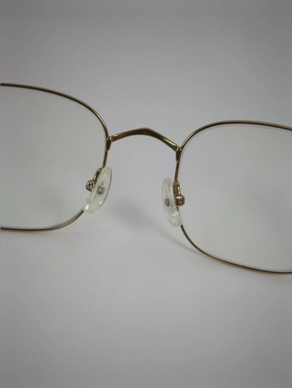 Linus. Square.Gold Titanium Eyeglasses. Minimalist. PureTitianium. Brushed Gold.